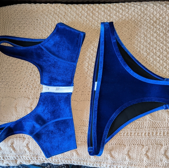 Hoaka Swimwear Blue Velvet Suit M - Picture 5 of 7